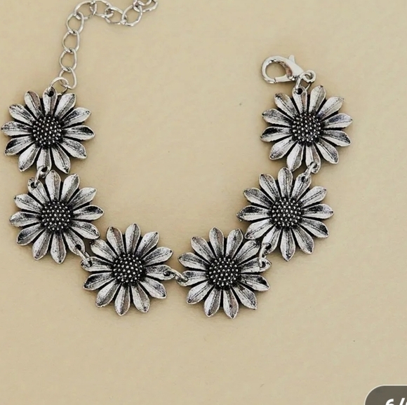 Silver Floral Bracelet - Picture 3 of 3